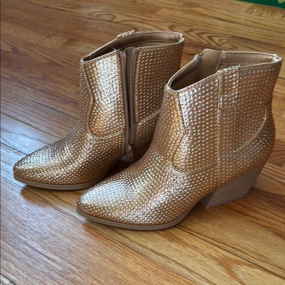 Studded Tan Ankle Boots NWT in Box - Picture 3 of 7